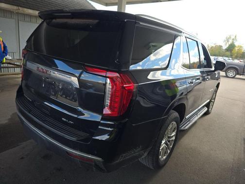 2022 GMC Yukon SLT