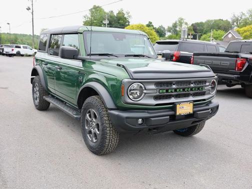ERUPTION GREEN METALLIC 2023 Ford Bronco BIG BEND