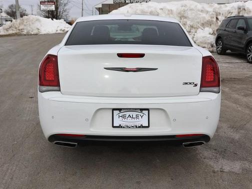 2022 Chrysler 300 S