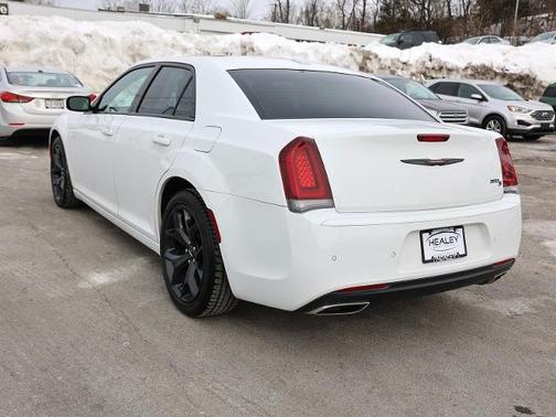 2022 Chrysler 300 S