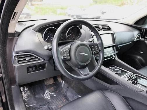 2020 Jaguar F-PACE 25T PREMIUM