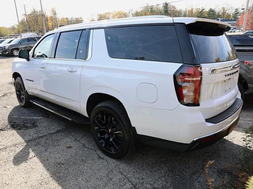 2022 Chevrolet Suburban LT