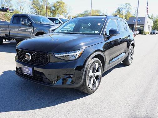 2023 Volvo XC40 B5 PLUS DARK THEME