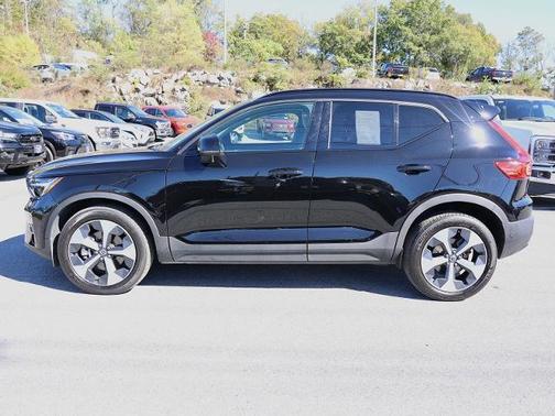 2023 Volvo XC40 B5 PLUS DARK THEME