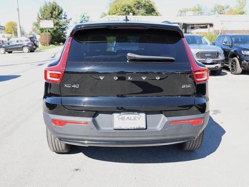 2023 Volvo XC40 B5 PLUS DARK THEME