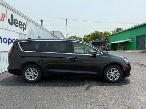 2023 Chrysler Pacifica Touring-L