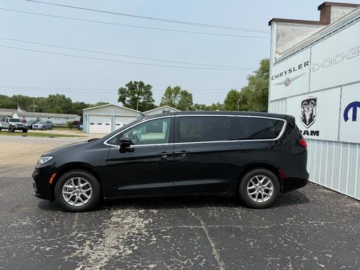 2023 Chrysler Pacifica Touring-L