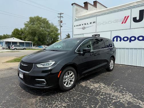 2023 Chrysler Pacifica Touring-L