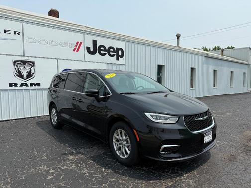 2023 Chrysler Pacifica Touring-L