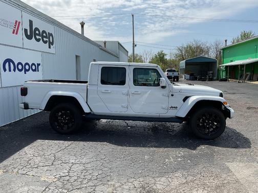 2023 Jeep Gladiator Overland
