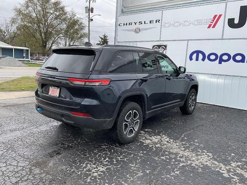 2023 Jeep Grand Cherokee 4xe Trailhawk