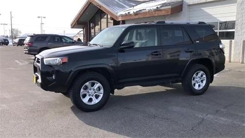 Photo 4 of 21 of 2021 Toyota 4Runner SR5