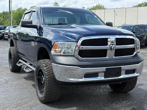 Black 2018 RAM 1500 SLT