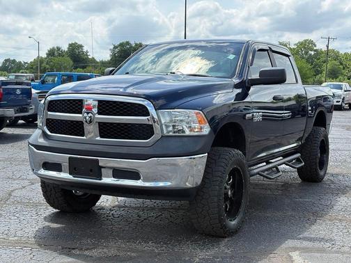 Black 2018 RAM 1500 SLT