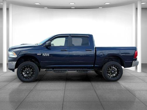 Black 2018 RAM 1500 SLT