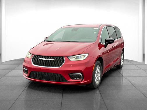 Red Hot Pearlcoat 2026 Chrysler Pacifica L