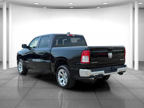 Diamond Black Crystal Pearlcoat 2022 RAM 1500 Big Horn/Lone Star