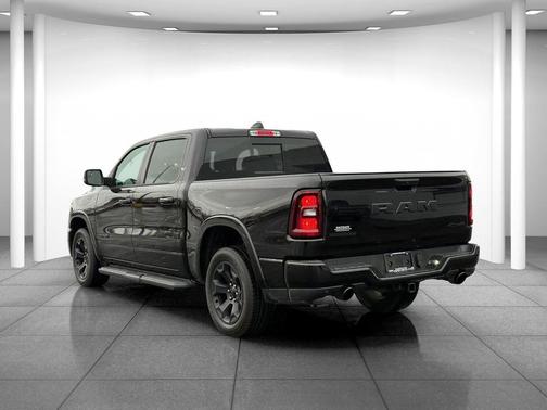 Diamond Black Crystal Pearlcoat 2025 RAM 1500 Big Horn/Lone Star