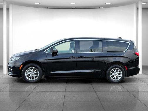 Diamond Black Crystal Pearlcoat 2024 Chrysler Pacifica Touring L