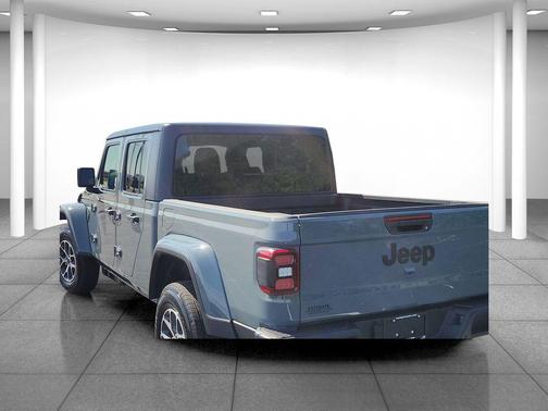 Anvil Clearcoat 2026 Jeep Gladiator Sport S