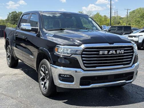 Diamond Black Crystal Pearlcoat 2025 RAM 1500 Laramie