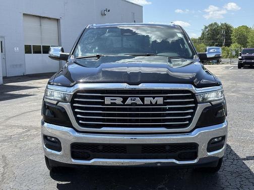 Diamond Black Crystal Pearlcoat 2025 RAM 1500 Laramie
