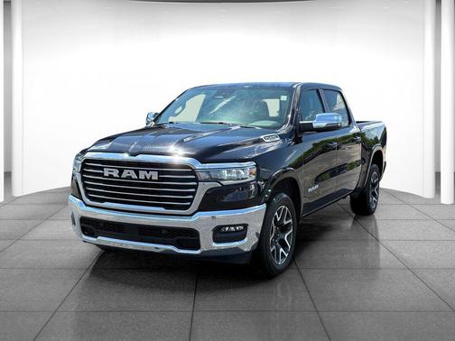 Diamond Black Crystal Pearlcoat 2025 RAM 1500 Laramie