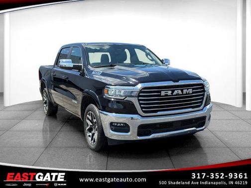Diamond Black Crystal Pearlcoat 2025 RAM 1500 Laramie