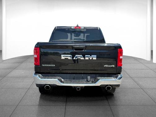 Diamond Black Crystal Pearlcoat 2025 RAM 1500 Laramie