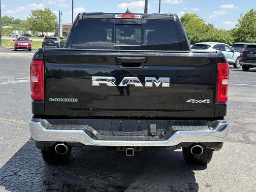 Diamond Black Crystal Pearlcoat 2025 RAM 1500 Laramie