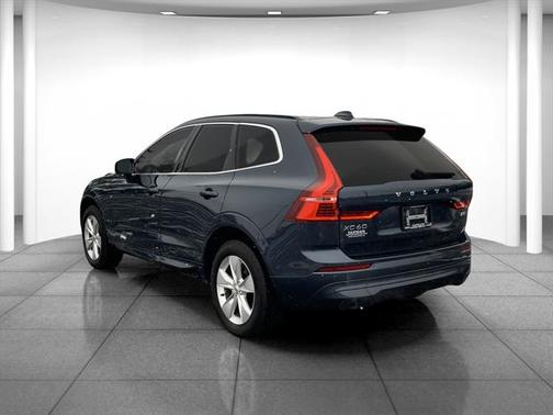 2022 Volvo XC60 B5 Momentum