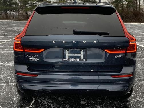 2022 Volvo XC60 B5 Momentum