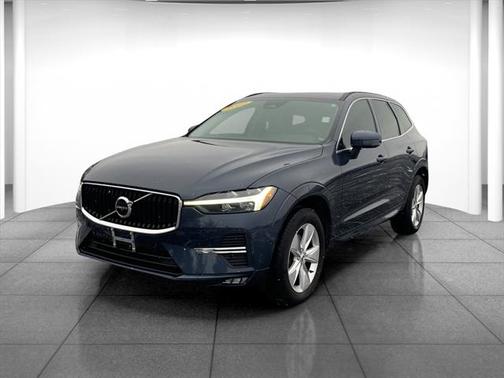 2022 Volvo XC60 B5 Momentum