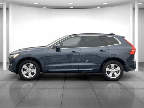 2022 Volvo XC60 B5 Momentum