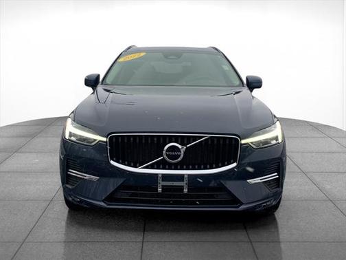 2022 Volvo XC60 B5 Momentum