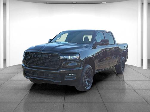 Diamond Black Crystal Pearlcoat 2026 RAM 1500 Big Horn/Lone Star