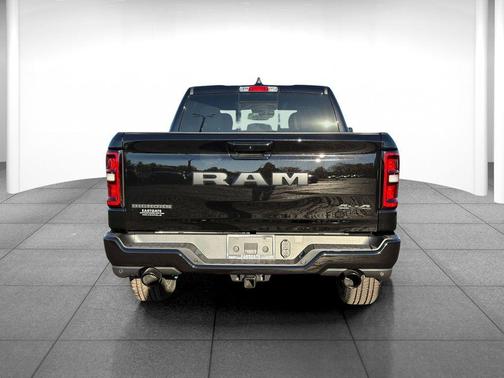 Diamond Black Crystal Pearlcoat 2026 RAM 1500 Big Horn/Lone Star