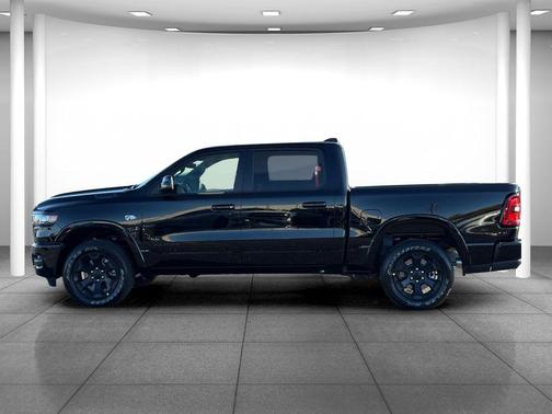 Diamond Black Crystal Pearlcoat 2026 RAM 1500 Big Horn/Lone Star