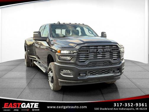Diamond Black Crystal Pearlcoat 2026 RAM 3500 Tradesman Crew Cab 4x4 8' Box