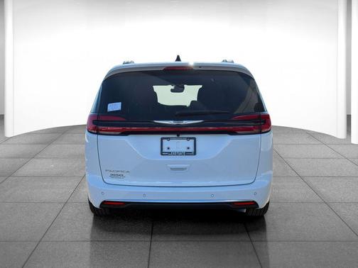 Bright White Clearcoat 2026 Chrysler Pacifica L