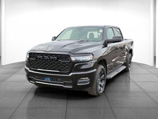 Diamond Black Crystal Pearlcoat 2026 RAM 1500 Express