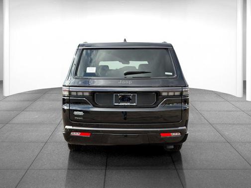 High Gloss Black 2026 Jeep Grand Wagoneer L Limited Altitude 4x4