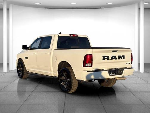 2017 RAM 1500 Night Crew Cab 4x4 5'7' Box