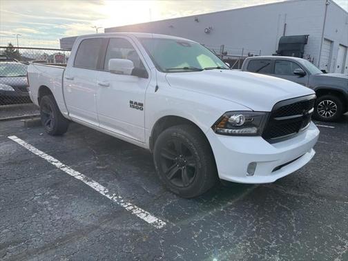 2017 RAM 1500 Night Crew Cab 4x4 5'7' Box