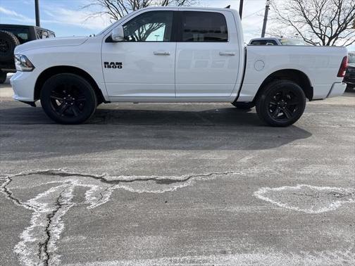 2017 RAM 1500 Night Crew Cab 4x4 5'7' Box