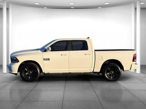 2017 RAM 1500 Night Crew Cab 4x4 5'7' Box