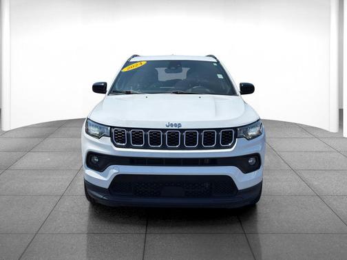 Bright White Clearcoat 2024 Jeep Compass Latitude