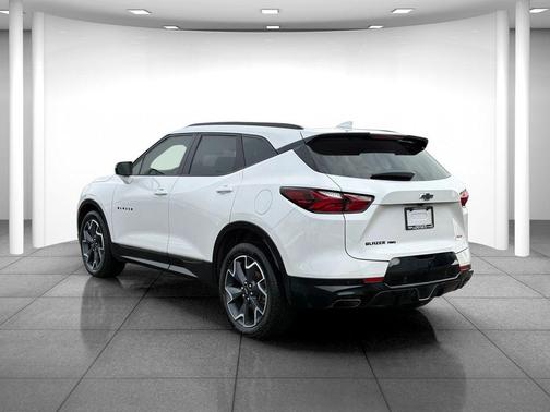 Iridescent Pearl Tricoat 2021 Chevrolet Blazer RS