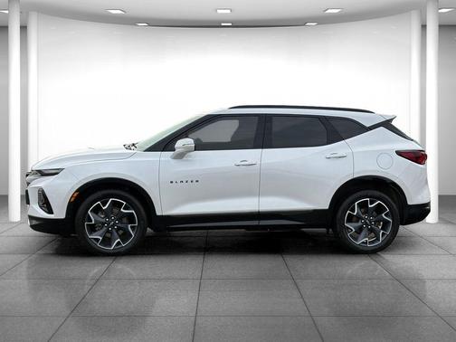 Iridescent Pearl Tricoat 2021 Chevrolet Blazer RS