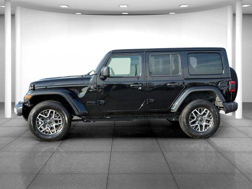 Black Clearcoat 2025 Jeep Wrangler 4-Door Sahara 4x4